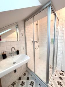 Simply Five Apartment