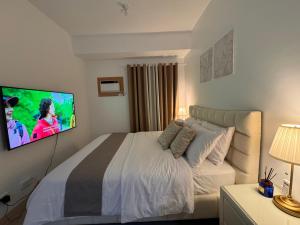 Green 2 SMDC - STUDIO TYPE Condo - Gems Suite Staycation