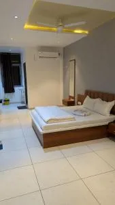 Hotel The Grand Khodiyar -2 kansa - Sankeshvar