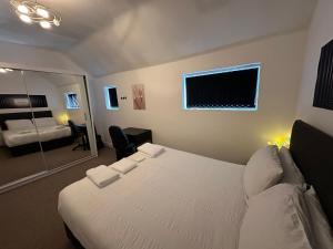 Stunning Birmingham City Center Apartment - Sleeps 4 - Free Parking, Netflix, Prime, Disney