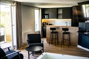 Appartements LOVE ROOM SAUNA,JACCUZZI Netflix Tours : photos des chambres