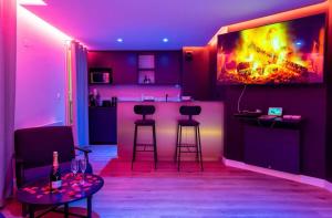 Appartements LOVE ROOM SAUNA,JACCUZZI Netflix Tours : photos des chambres
