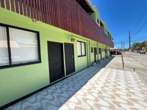 Brisa Ferrugem apenas uma quadra da Praia da Ferrugem e Bar do Zado