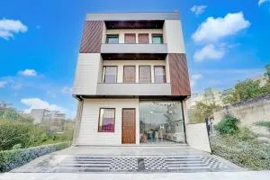 PLAY THE GLORY STAYS couple friendly - Greater Noida