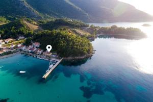 "House 11", 3 bedrooms, just near the sea, , Žuljana bay