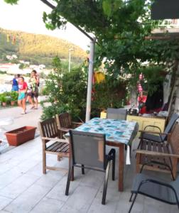 "House 11", 3 bedrooms, just near the sea, , Žuljana bay