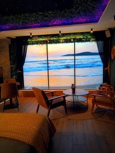 B&B / Chambres d'hotes Multiverse Suite immersive : photos des chambres