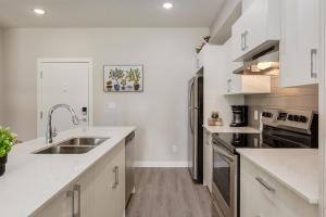 Free Parking, Close to Downtown, Pet Friendly