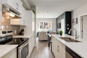 Free Parking, Close to Downtown, Pet Friendly