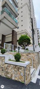 Apartamento confortável perto da praia das Pitangueiras duas vagas de garagem