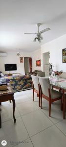 Apartamento confortável perto da praia das Pitangueiras duas vagas de garagem