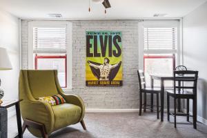 18BR 17BA Combined Apartments close to Lucas Oil Stadiom