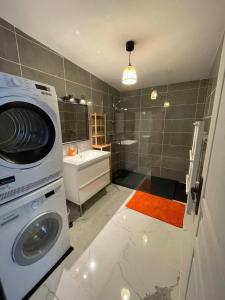 Maisons de vacances Jacuzzi prive 500m de la mer : photos des chambres