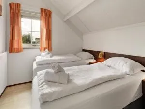 Holiday home on the water with veranda - Zuidland