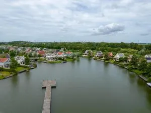Lovely holiday home on the water - Zuidland