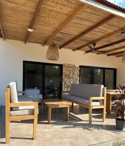 Cabaña santuarium con piscina cerca al mar
