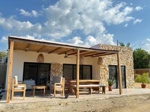 Cabaña santuarium con piscina cerca al mar