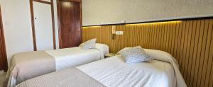 Twin Room with Shared Toilet room in Hostal Ramón y Cajal