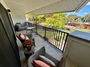 Near Beach-Pool-PickelBall-Tennis-Gym-Restaurant