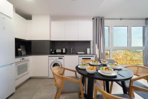 XPCE Urban 8 Skyline - Parking Free