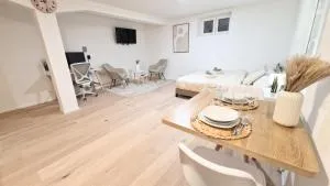 Queensize-Bett, Arbeitsplatz, gratis Parkplatz - Abtwil