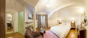Double Room - Attic with Spa Bath room in Chalet Castello