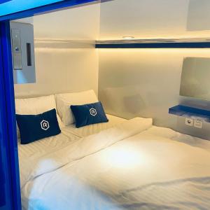Rosalyne Sleepbox Denpasar Bali