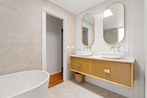 Dovestones by the Sea Inverloch