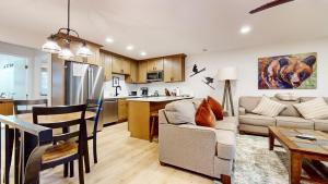 Lakeview Villas #06 condo