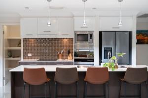 8 min to beach, Sleep 12 and Pets