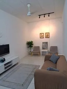 Zikry Homestay - 甘榜瓜拉宁宜