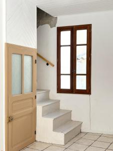 Maisons de vacances Renovated village house in peaceful town near Med - Air conditioning, balcony : photos des chambres