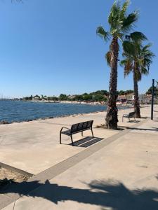 Maisons de vacances Quiet street in old Meze - terrace, 250m to beach : photos des chambres