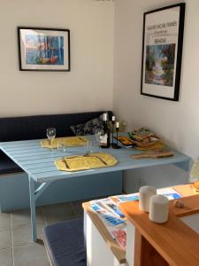 Maisons de vacances Quiet street in old Meze - terrace, 250m to beach : photos des chambres