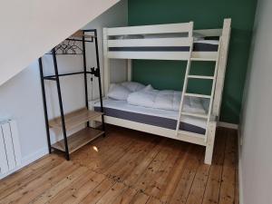 Maisons de vacances Maison renovee coeur de Groix, 9 couchages - FR-1-813-13 : photos des chambres