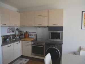 Appartements Appartement duplex a Etel 3* - Piscine, Wifi, Animaux admis, Parking a 600m de la plage - FR-1-479-200 : photos des chambres