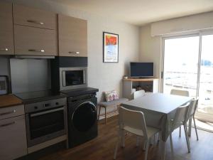 Appartements Appartement duplex a Etel 3* - Piscine, Wifi, Animaux admis, Parking a 600m de la plage - FR-1-479-200 : photos des chambres