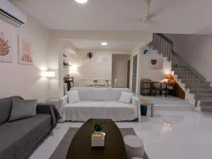 4-12pax Sawatt Homestay at Subang - Entire House - 梳邦再也