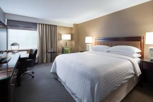 Standard King Room room in Sheraton Pittsburgh Airport Hotel