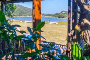 Central Wilderness Bliss - Sleeps 6 - Beach & Lagoon