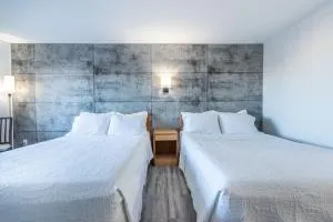 Blue Horse Motel - Драмгеллер