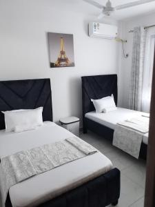 Royal Ebony At Buxton Point with pool, gym, tennis court, beautiful gardens and kids play area