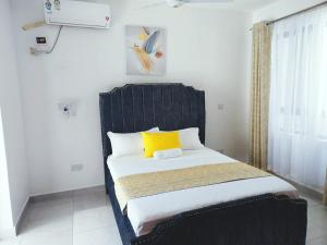 Royal Ebony At Buxton Point with pool, gym, tennis court, beautiful gardens and kids play area