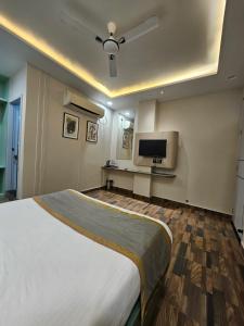 Dashrath inn near Ram Mandir