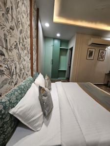 Dashrath inn near Ram Mandir