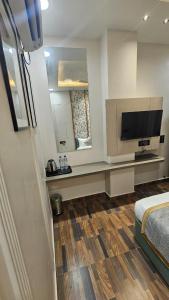 Dashrath inn near Ram Mandir