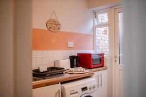 Spacious 3-Bedroom Liverpool Home Sleeps 6 Great Transport Links