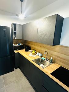 Blue Orchid Apartment, IUN S8460