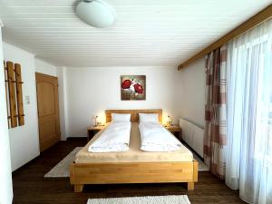 Two-Bedroom Apartment room in Haus Troger