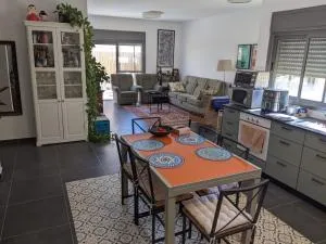 בית נופש משפחתי במצפה רמון - 米茨佩·拉蒙